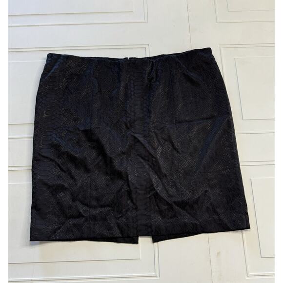 Lane Bryant Size 22 Snake Skin Pattern Black Mini Skirt with Back Slit - Picture 1 of 6